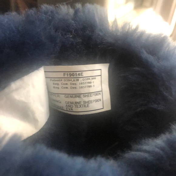 UGG - Picture 3 of 7